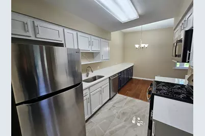 210 Redwood Court, Vernon Hills, IL 60061 - Photo 10
