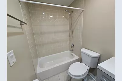 210 Redwood Court, Vernon Hills, IL 60061 - Photo 14