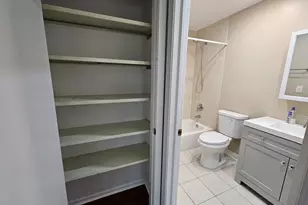 210 Redwood Ct, Vernon Hills, IL 60061 - Photo 12