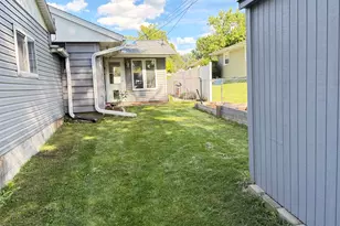 221 Rowe Dr, Bloomington, IL 61701 - Photo 24