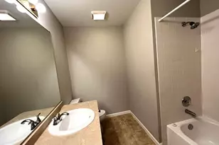 1214 Ballantrae Pl, Mundelein, IL 60060 - Photo 8