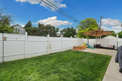 8900 S Utica Avenue, Evergreen Park, IL 60805 - Photo 2