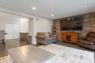 39 Sorrento Dr, Palos Heights, IL 60463 - Photo 2
