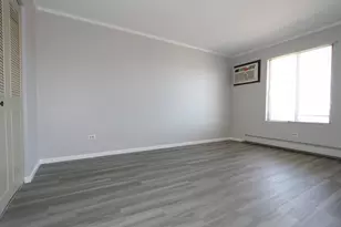 297 Gregory St, Aurora, IL 60504 - Photo 6