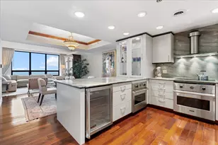180 E Pearson St, Chicago, IL 60611 - Photo 18