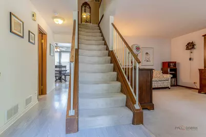 135 Newtown Drive, Buffalo Grove, IL 60089 - Photo 4