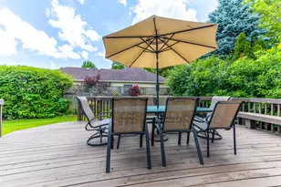 135 Newtown Dr, Buffalo Grove, IL 60089 - Photo 32