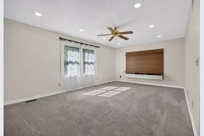 8 Rounds Road, Bloomington, IL 61704 - Photo 6