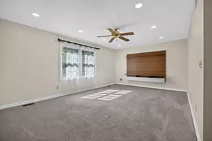 8 Rounds Rd, Bloomington, IL 61704 - Photo 6