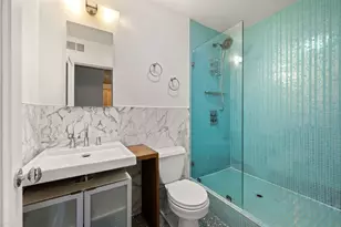 226 N Clinton St, Chicago, IL 60661 - Photo 12