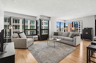 30 E Huron St, Chicago, IL 60611 - Photo 2