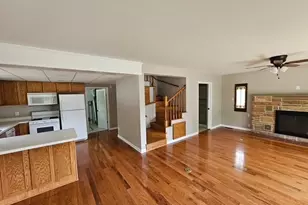103 N Greenfield Ave, Crystal Lake, IL 60014 - Photo 6