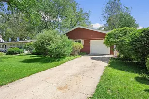 1912 E Willow Ave, Wheaton, IL 60187 - Photo 2