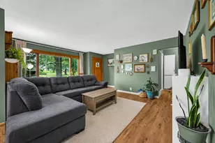 902 E Vine St, Leroy, IL 61752 - Photo 4