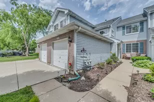 249 Sierra Pass Dr, Schaumburg, IL 60194 - Photo 2