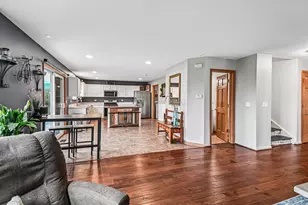 1922 Hemlock Dr, McHenry, IL 60050 - Photo 4