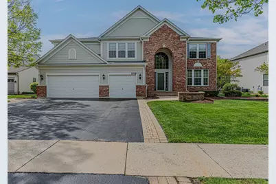 1575 McClellan Drive, Lindenhurst, IL 60046 - Photo 2