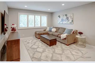 1252 Briarwood Lane, Libertyville, IL 60048 - Photo 6