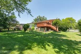 1701 Hartmann Dr, Schaumburg, IL 60193 - Photo 20