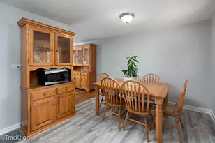 1701 Hartmann Dr, Schaumburg, IL 60193 - Photo 6