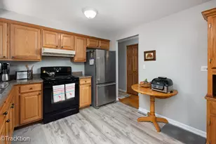 1701 Hartmann Dr, Schaumburg, IL 60193 - Photo 8