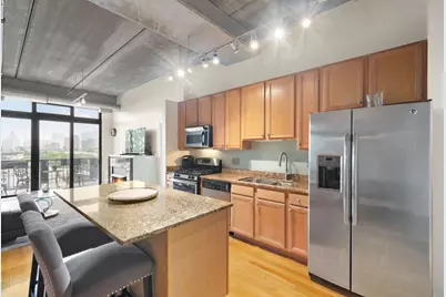 811 W 15th Place #502, Chicago, IL 60608 - Photo 2