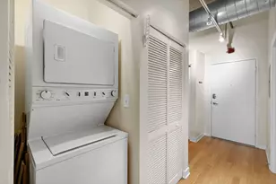 811 W 15th Pl, Chicago, IL 60608 - Photo 14