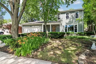 1025 Longford Dr, Westmont, IL 60559 - Photo 2