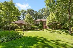 9 Exmoor Ln, Lincolnshire, IL 60069 - Photo 1