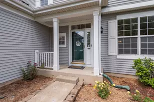 596 W Dalton Dr, Round Lake, IL 60073 - Photo 4