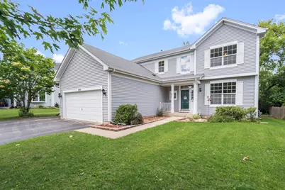 596 W Dalton Drive, Round Lake, IL 60073 - Photo 2