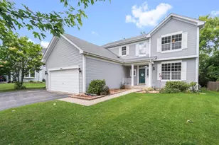 596 W Dalton Dr, Round Lake, IL 60073 - Photo 2