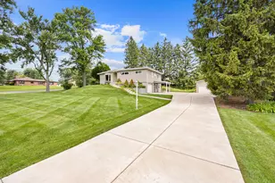 2474 College Rd, Downers Grove, IL 60516 - Photo 6