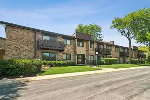 2642 N Windsor Dr, Arlington Heights, IL 60004 - Photo 1