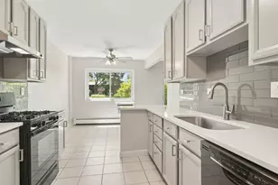 2642 N Windsor Dr, Arlington Heights, IL 60004 - Photo 4