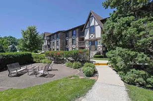 527 Cumnor Rd, Westmont, IL 60559 - Photo 2
