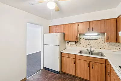 8997 Kennedy Drive #2E, Des Plaines, IL 60016 - Photo 4