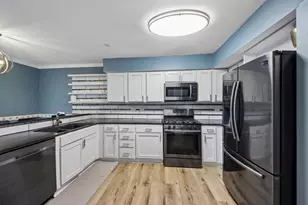 647 E Princeton Ct, Round Lake Beach, IL 60073 - Photo 10