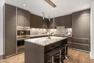 194 N Park Dr, Chicago, IL 60601 - Photo 14