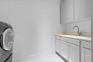 194 N Park Dr, Chicago, IL 60601 - Photo 30