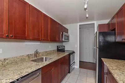 655 W Irving Park Road #4202, Chicago, IL 60613 - Photo 6