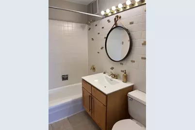 655 W Irving Park Road #4202, Chicago, IL 60613 - Photo 10