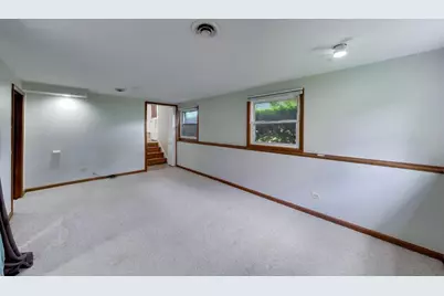 2401 E Thornwood Drive, Lindenhurst, IL 60046 - Photo 16