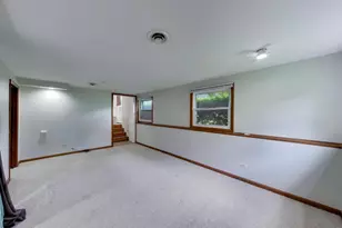 2401 E Thornwood Dr, Lindenhurst, IL 60046 - Photo 16