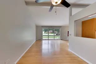 2401 E Thornwood Dr, Lindenhurst, IL 60046 - Photo 4