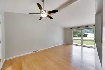 2401 E Thornwood Drive, Lindenhurst, IL 60046 - Photo 6