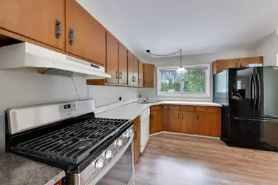 2401 E Thornwood Drive, Lindenhurst, IL 60046 - Photo 8