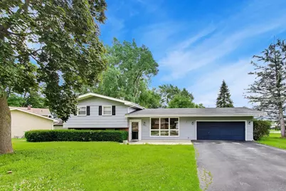 2401 E Thornwood Drive, Lindenhurst, IL 60046 - Photo 1