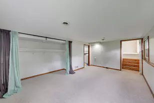 2401 E Thornwood Dr, Lindenhurst, IL 60046 - Photo 18