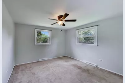 2401 E Thornwood Drive, Lindenhurst, IL 60046 - Photo 12
